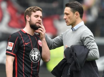 Frankfurts Marc Stendera spricht mit seinem Trainer Niko Kovac (r). Foto: Arne Dedert Frankfurts Marc Stendera spricht mit seinem Trainer Niko Kovac (r). Foto: Arne Dedert