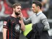 Frankfurts Marc Stendera spricht mit seinem Trainer Niko Kovac (r). Foto: Arne Dedert