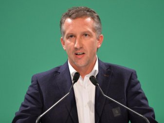 Frank Baumann dementierte Gerüchte, dass Trainer Nouri Bremen nach einer Niederlage verlassen muss. Foto: Carmen Jaspersen Frank Baumann dementierte Gerüchte, dass Trainer Nouri Bremen nach einer Niederlage verlassen muss. Foto: Carmen Jaspersen