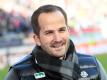 Augsburgs Trainer Manuel Baum kann für das Spiel gegen Leverkusen wieder mit einigen Leistungsträgern rechnen. Foto: Stefan Puchner