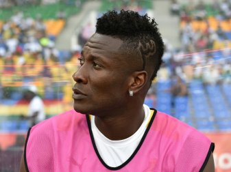 Wegen Frisur verwarnt: Asamoah Gyan Wegen Frisur verwarnt: Asamoah Gyan