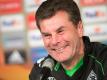 Borussia Mönchengladbachs Trainer Dieter Hecking rechnet gegen Florenz mit einem «hochinteressanten Spiel.» Foto: Marius Becker