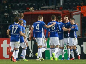 Schalke mit einem Bein im Achtelfinale Schalke mit einem Bein im Achtelfinale
