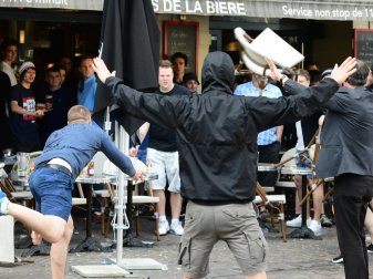 Russische Hooligans bei der EM in Frankreich Russische Hooligans bei der EM in Frankreich
