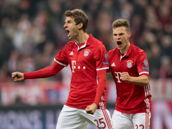 Bayerns Thomas Müller (l) und Joshua Kimmich jubeln. «Wenn sie einen guten Tag haben, hat man wenig Chancen», weiß auch Hertha-Trainer Pal Dardai. Foto: Sven Hoppe Bayerns Thomas Müller (l) und Joshua Kimmich jubeln. «Wenn sie einen guten Tag haben, hat man wenig Chancen», weiß auch Hertha-Trainer Pal Dardai. Foto: Sven Hoppe