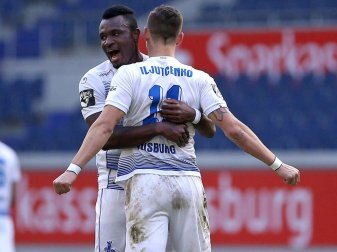 Kingsley Onuegbu (l.) trifft - Duisburg gewinnt Kingsley Onuegbu (l.) trifft - Duisburg gewinnt