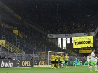 Trotz leerer Südtribüne gewinnt der BVB souverän