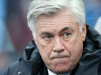 Ancelotti hat Berliner Fans den Mittelfinger gezeigt