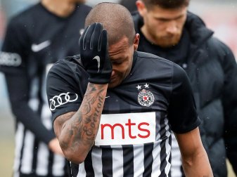Everton Luiz verließ unter Tränen das Feld Everton Luiz verließ unter Tränen das Feld