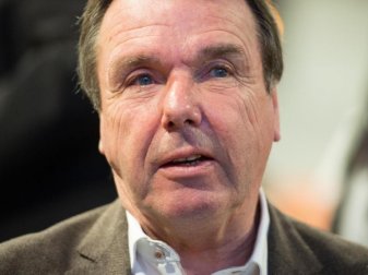 Heribert Bruchhagen glaubt an den Klassenerhalt der Hamburger. Foto: Daniel Reinhardt Heribert Bruchhagen glaubt an den Klassenerhalt der Hamburger. Foto: Daniel Reinhardt