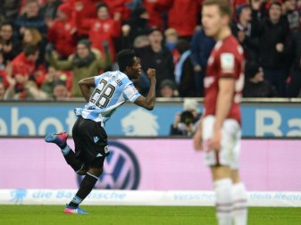Der Münchner Lumor jubelt über sein Tor zum 2:0-Endstand im Spiel gegen den FC Nürnberg. Foto: Andreas Gebert Der Münchner Lumor jubelt über sein Tor zum 2:0-Endstand im Spiel gegen den FC Nürnberg. Foto: Andreas Gebert