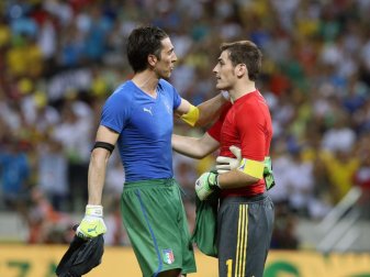 Gianluigi Buffon (l) trifft mit Juve auf Iker Casillas und den FC Porto. Foto: Srdjan Suki Gianluigi Buffon (l) trifft mit Juve auf Iker Casillas und den FC Porto. Foto: Srdjan Suki