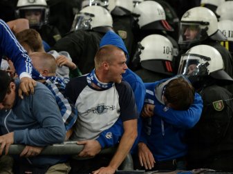 Die Schalker Fans stehen heute Abend unter Beobachtung Die Schalker Fans stehen heute Abend unter Beobachtung