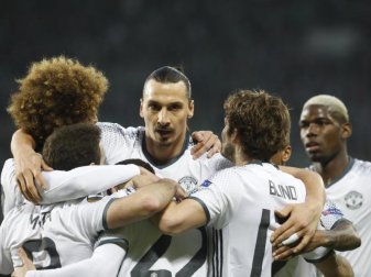 Die Spieler von Manchester United feiern das 1:0 gegen St. Etienne. Foto: Laurent Cipriani