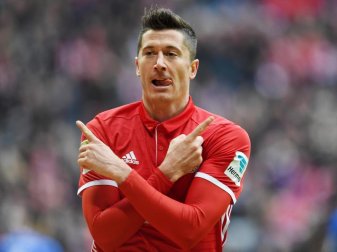 Robert Lewandowski erzielte in dieser Saison wettbewerbsübergreifend bisher 25 Tore. Foto: Tobias Hase Robert Lewandowski erzielte in dieser Saison wettbewerbsübergreifend bisher 25 Tore. Foto: Tobias Hase