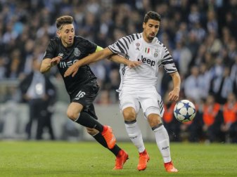 «Erfrischende» Leistung: Sami Khedira (r) in Aktion gegen Portos Hector Herrera. Foto: Leonel De Castro «Erfrischende» Leistung: Sami Khedira (r) in Aktion gegen Portos Hector Herrera. Foto: Leonel De Castro