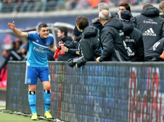 Kyriakos Papadopoulos klagt über eine Muskelverletzung in der Schulter. Foto: Jan Woitas Kyriakos Papadopoulos klagt über eine Muskelverletzung in der Schulter. Foto: Jan Woitas