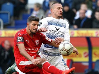 Stefan Kleineheismann (l.) bleibt bei Halle Stefan Kleineheismann (l.) bleibt bei Halle