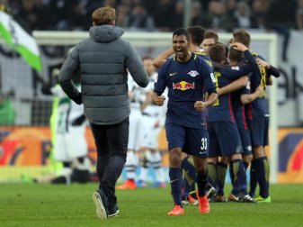 Verfolger RB Leipzig hat nur fünf Punkte Rückstand auf Spitzenreiter FC Bayern München. Foto: Ina Fassbender Verfolger RB Leipzig hat nur fünf Punkte Rückstand auf Spitzenreiter FC Bayern München. Foto: Ina Fassbender
