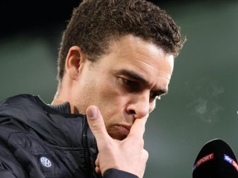 Wolfsburgs Trainer Valerien Ismaël fehlen die Ergebnisse. Foto: Peter Steffen Wolfsburgs Trainer Valerien Ismaël fehlen die Ergebnisse. Foto: Peter Steffen