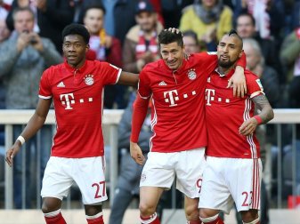 Vidal (r.) eröffnet den Torreigen