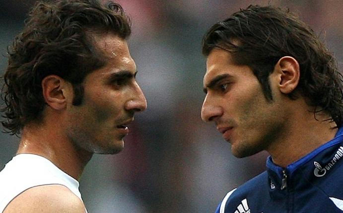 Halil Altintop (r.) gewann das Duell gegen seinen Bruder