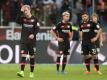 Die Leverkusener Julian Brandt, Kevin Kampl und Kevin Volland (l-r) sind nach der Heimniederlage geknickt. Foto: Marius Becker