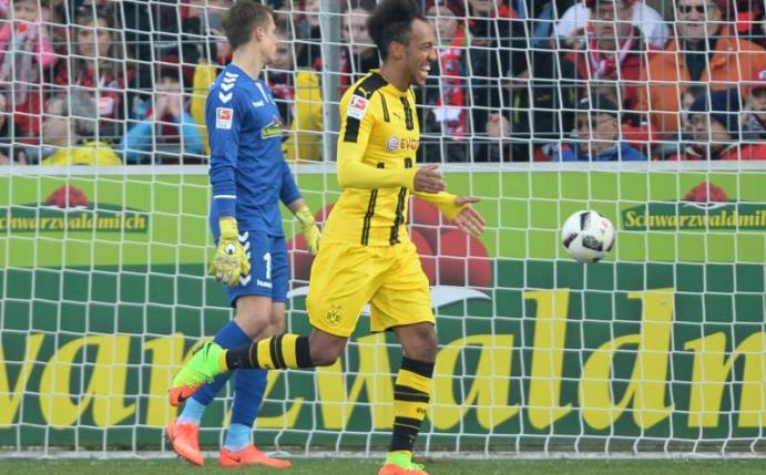 Dortmunds Pierre-Emerick Aubameyang konnte sich gegen Freiburg über einen Doppelpack freuen. Foto: Patrick Seeger