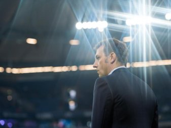 Schalke-Trainer Markus Weinzierl kam mit seinem Team nicht über ein 1:1 gegen Hoffenheim hinaus. Foto: Guido Kirchner Schalke-Trainer Markus Weinzierl kam mit seinem Team nicht über ein 1:1 gegen Hoffenheim hinaus. Foto: Guido Kirchner