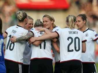 Die DFB-Frauen reisen mit großem Ehrgeiz in die USA Die DFB-Frauen reisen mit großem Ehrgeiz in die USA