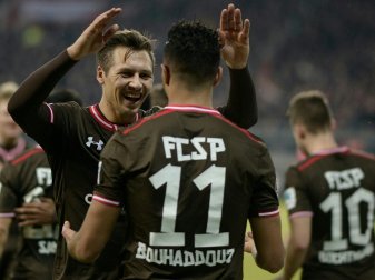 Jubel um den dreifachen Torschützen Bouhaddouz Jubel um den dreifachen Torschützen Bouhaddouz