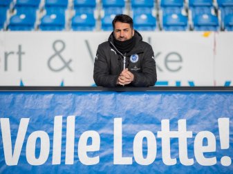 Lotte-Trainer Ismail Atalan würde gerne mit dem BVB dem nächsten Favoriten ein Bein stellen. Foto: Guido Kirchner Lotte-Trainer Ismail Atalan würde gerne mit dem BVB dem nächsten Favoriten ein Bein stellen. Foto: Guido Kirchner