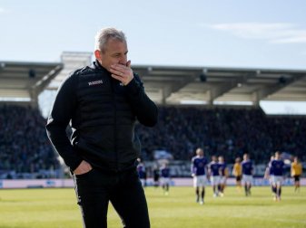 Aues Trainer Pavel Dotchev nach der 1:4-Niederlage Dynamo Dresden. Foto: Thomas Eisenhuth