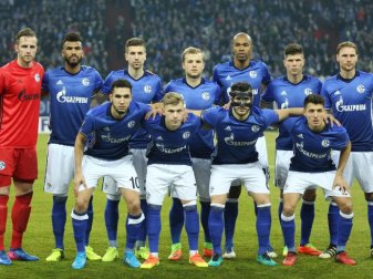 Das Team von Schalke 04 reist mit breiter Brust nach München. Foto: Ina Fassbender Das Team von Schalke 04 reist mit breiter Brust nach München. Foto: Ina Fassbender