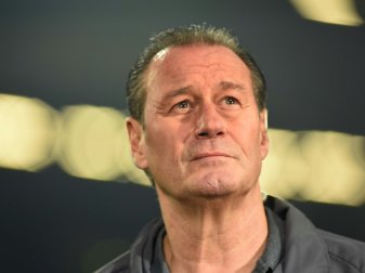 Huub Stevens blickt kritisch auf seinen Landsmann Jonker Huub Stevens blickt kritisch auf seinen Landsmann Jonker