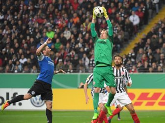 Frankfurts Torwart Lukas Hradecky zeigte im Spiel gegen Bielefeld eine ganz starke Leistung. Foto: Andreas Arnold