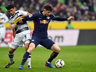Der Leipziger Oliver Burke (r) wird gegen Augsburg fehlen. Foto: Federico Gambarini