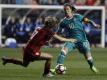 Dzsenifer Marozsan (r) und Tobin Heath aus den USA kämpfen um den Ball. Foto: Matt Slocum