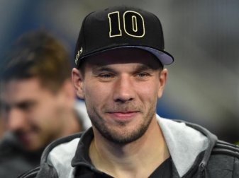 Lukas Podolski zieht es nach Fernost. Er wechselt zum japanischen Verein Vissel Kobe. Foto: Uwe Anspach Lukas Podolski zieht es nach Fernost. Er wechselt zum japanischen Verein Vissel Kobe. Foto: Uwe Anspach