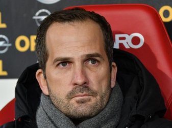 Augsburgs Cheftrainer Manuel Baum glaubt an die Chancen seines Teams gegen RB Leipzig. Foto: Torsten Silz Augsburgs Cheftrainer Manuel Baum glaubt an die Chancen seines Teams gegen RB Leipzig. Foto: Torsten Silz