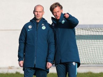 Fredrik Ljungberg (l) assistiert Trainer Andries Jonker beim VfL Wolfsburg. Foto: Boris Baschin Fredrik Ljungberg (l) assistiert Trainer Andries Jonker beim VfL Wolfsburg. Foto: Boris Baschin