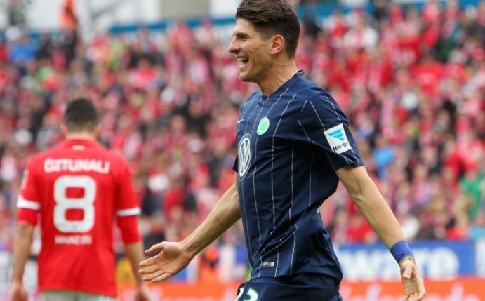 Stürmer Mario Gomez erzielte zunächst die Wolfsburger Führung in Mainz. Foto: Thomas Frey