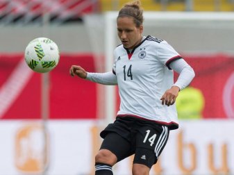 Babett Peter hofft auf ein dominantes Spiel gegen England. Foto: Guido Kirchner Babett Peter hofft auf ein dominantes Spiel gegen England. Foto: Guido Kirchner