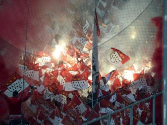 Kölner Fans sind gleich bei mehreren Spielen auffällig geworden. Foto: Jonas Güttler Kölner Fans sind gleich bei mehreren Spielen auffällig geworden. Foto: Jonas Güttler