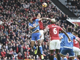Ibrahimovic droht eine Sperre wegen des Ellbogenchecks Ibrahimovic droht eine Sperre wegen des Ellbogenchecks