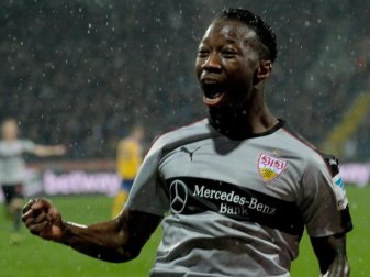 Stuttgarts Carlos Mane bejubelt seinen Treffer zur 1:0-Führung gegen Eintracht Braunschweig. Foto: Peter Steffen Stuttgarts Carlos Mane bejubelt seinen Treffer zur 1:0-Führung gegen Eintracht Braunschweig. Foto: Peter Steffen