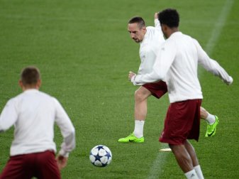 Rafinha (l-r), Franck Ribery und David Alaba bereiten sich auf das Spiel gegen den FC Arsenal vor. Foto: Andreas Gebert Rafinha (l-r), Franck Ribery und David Alaba bereiten sich auf das Spiel gegen den FC Arsenal vor. Foto: Andreas Gebert