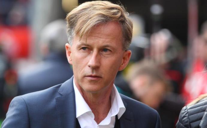 Wolfsburgs Trainer Andries Jonker will Innenverteidiger Philipp Wollscheid eine neue Chance geben. Foto: Thomas Frey
