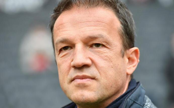 Fredi Bobic will nicht mehr über die Schiedsrichter reden. Foto: Arne Dedert