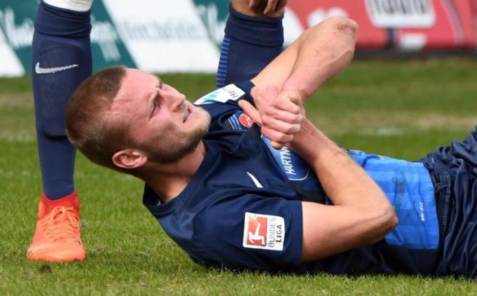 Timo Beermann hatte sich beim 2:2 gegen den SV Sandhausen die Schulter ausgekugelt. Foto: Stefan Puchner